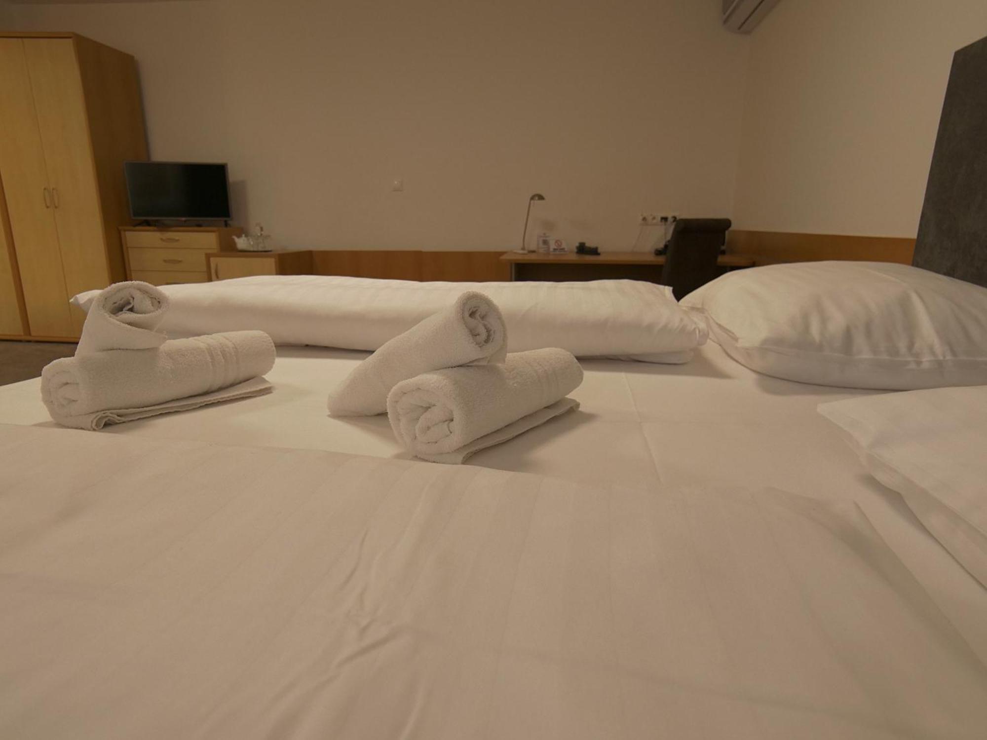 Hotel Novy Kastiel - Self Check-In Topolcany Luaran gambar
