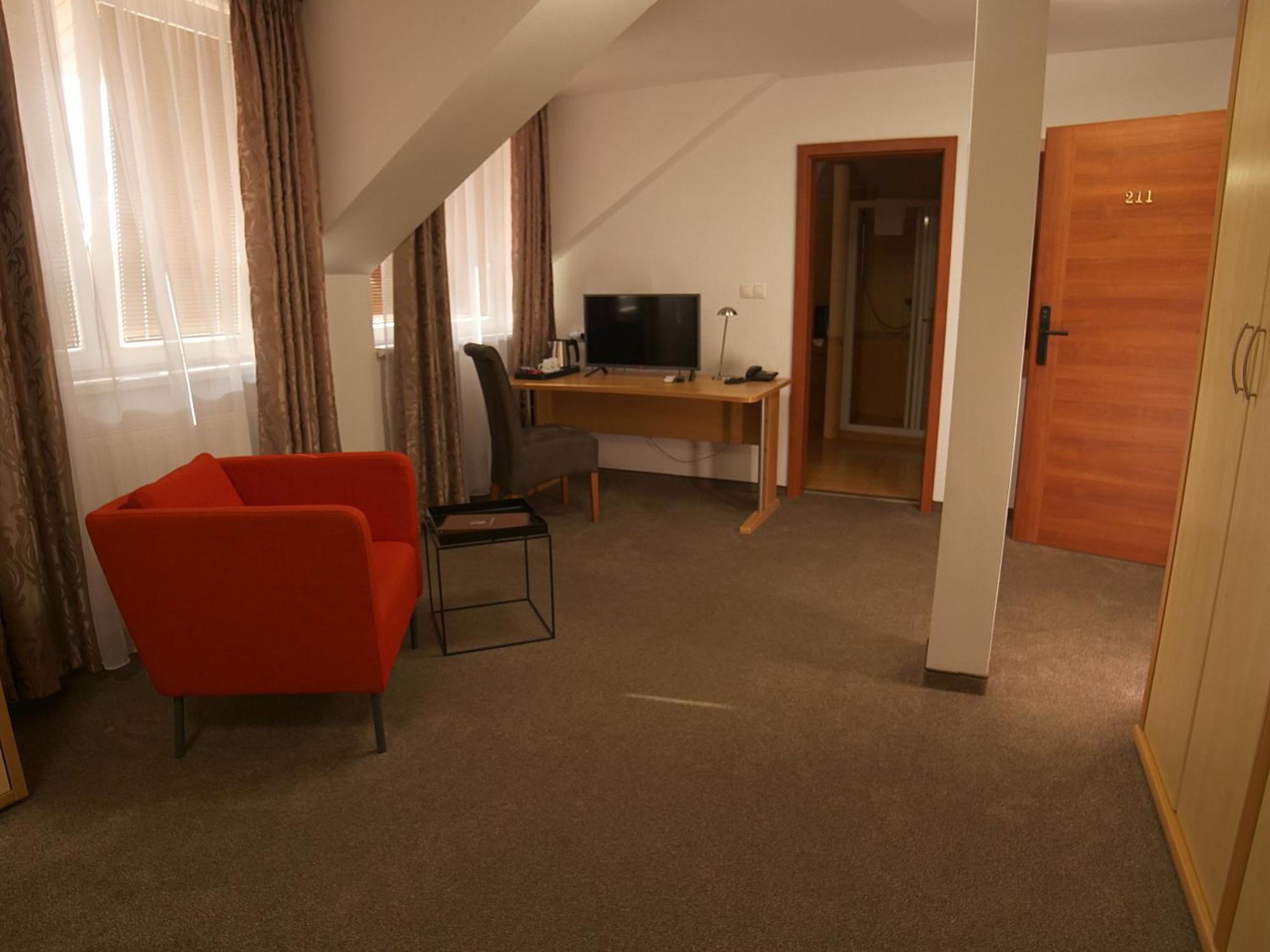 Hotel Novy Kastiel - Self Check-In Topolcany Luaran gambar
