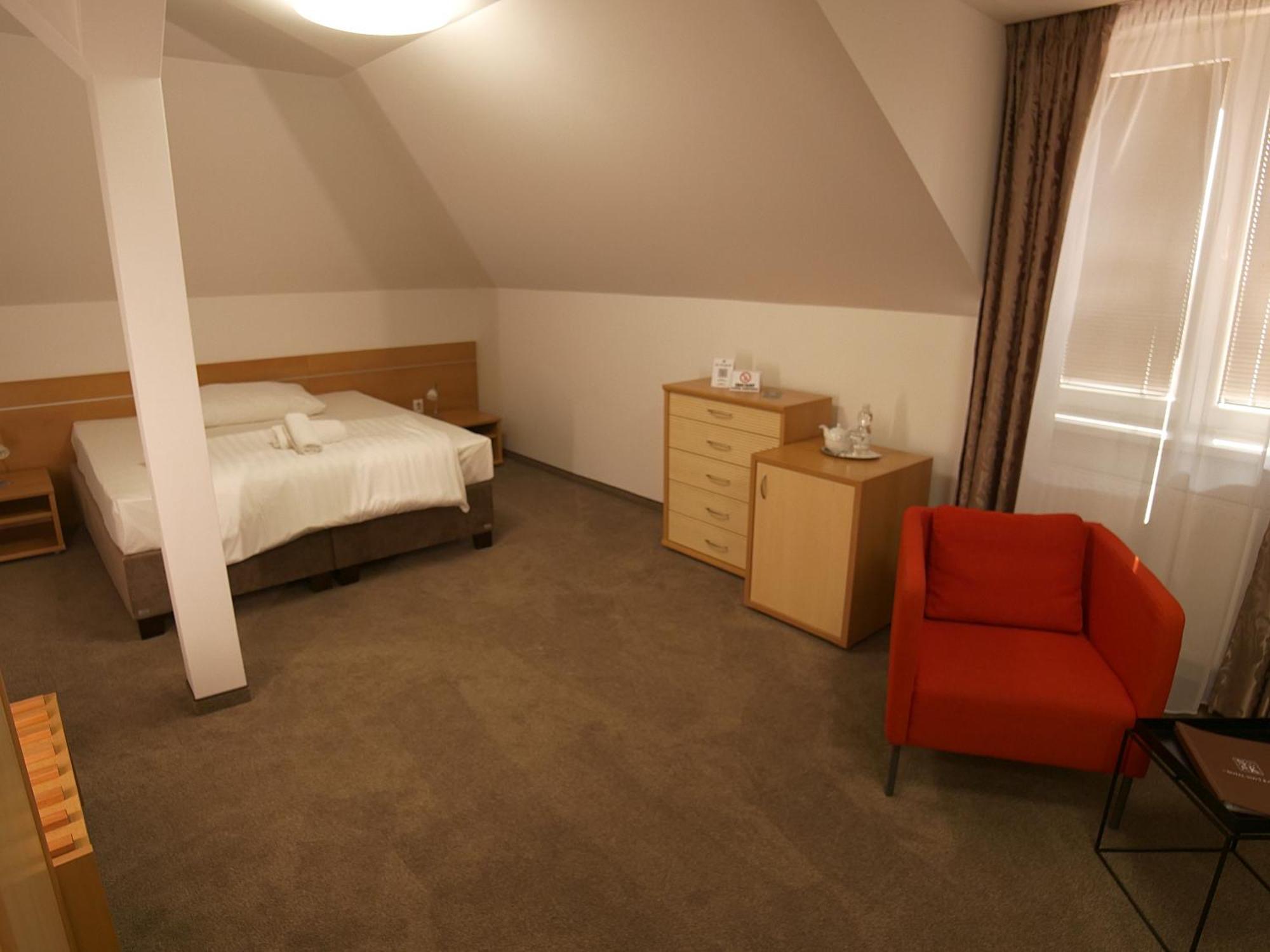 Hotel Novy Kastiel - Self Check-In Topolcany Luaran gambar